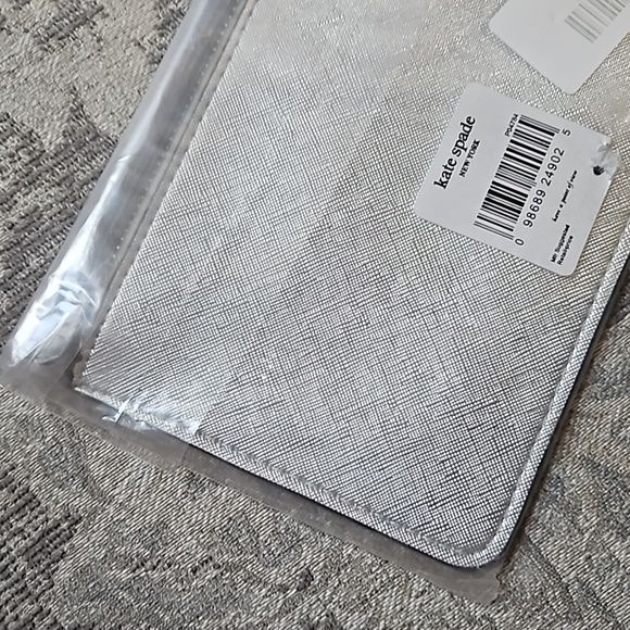TRADED NIP Kate Spade Silver Wristlet - Picture 7 of 10
